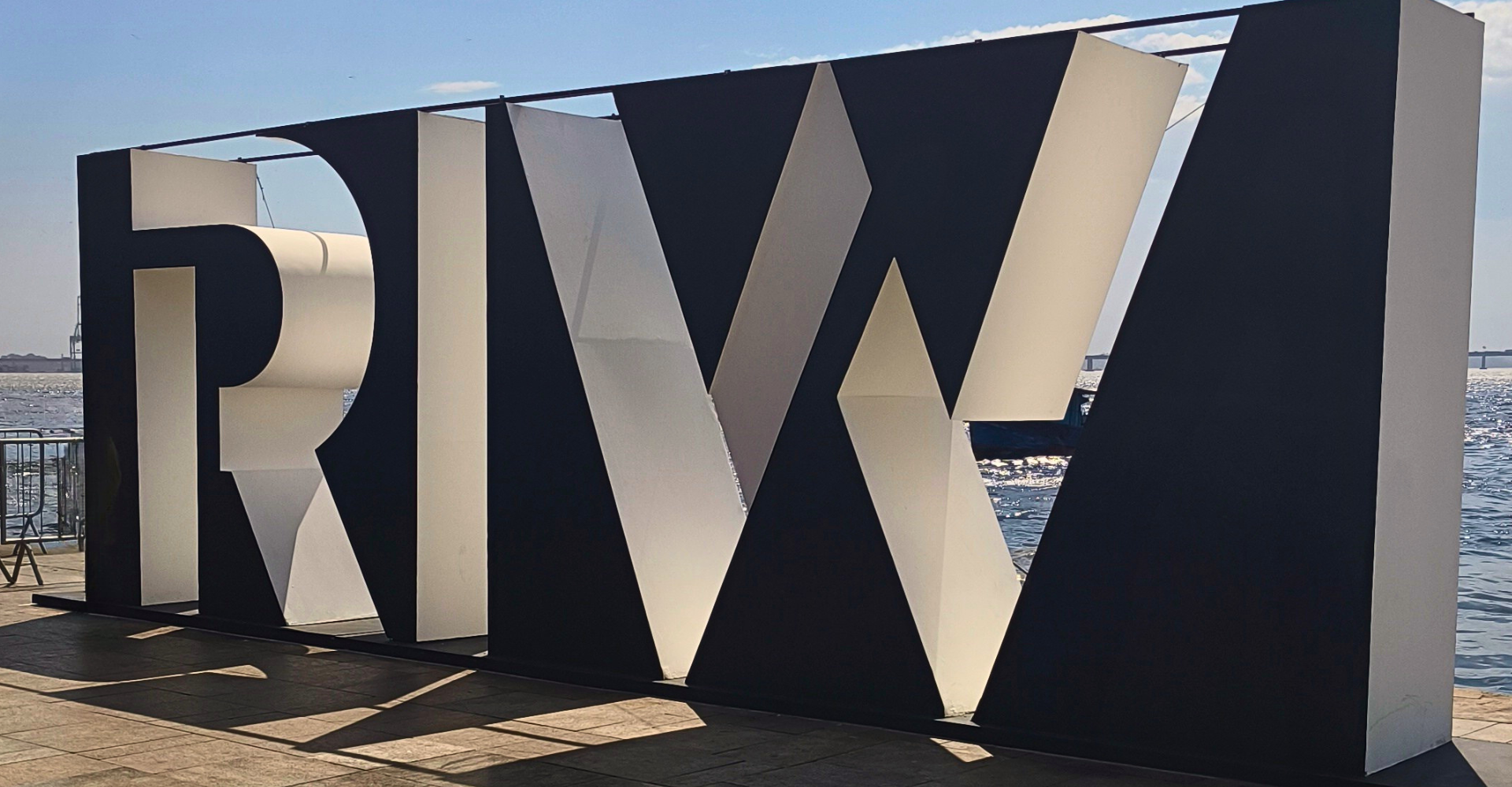 Placa do Rio Innovation Week 2026 